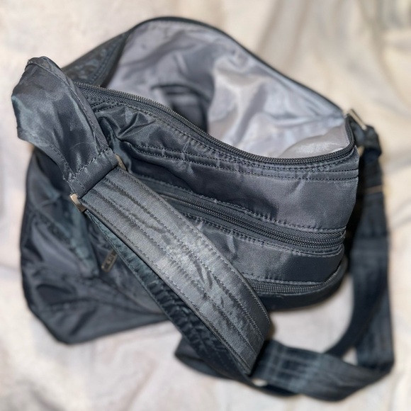 LUG GRAY CROSSBODY/MESSENGER BAG W BOTTLE HOLDER KEY FOB LOTS OF POCKETS - Picture 7 of 14